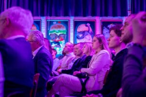 Foto van het Kennispoort Regio Zwolle Café. Publiek in de zaal.